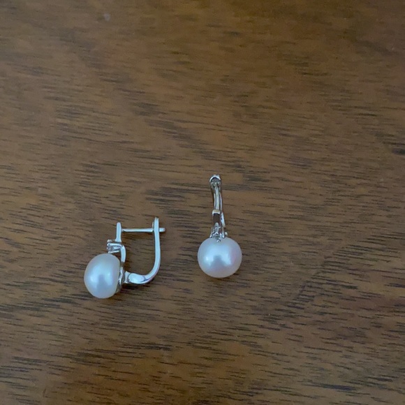 Steering Silver and Faux Pearl Earrings - Picture 2 of 3